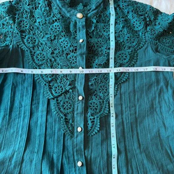 Chic Forest Green Lace Blouse - Picture 6 of 7